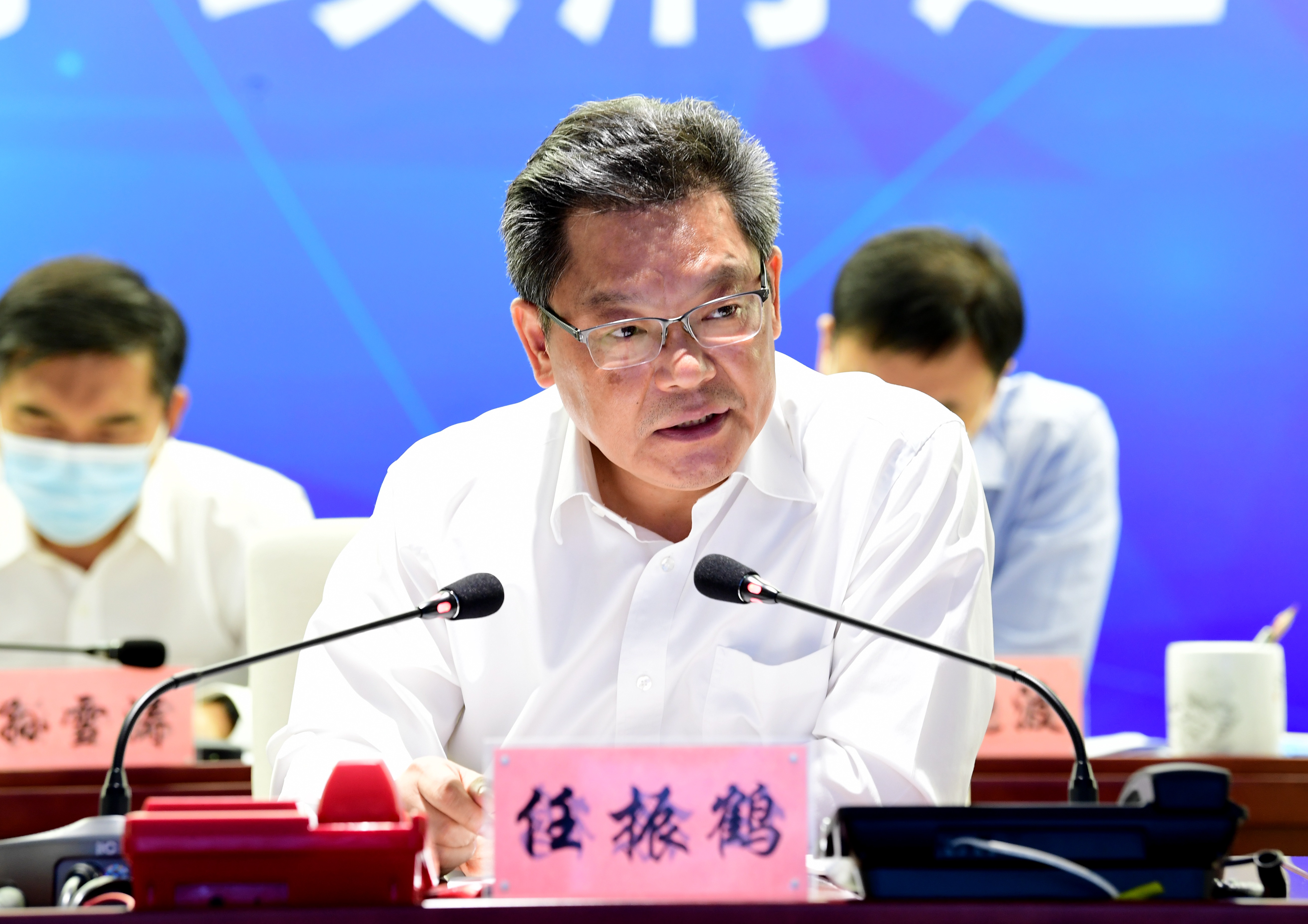 任振鹤主持召开省长办公会议强调